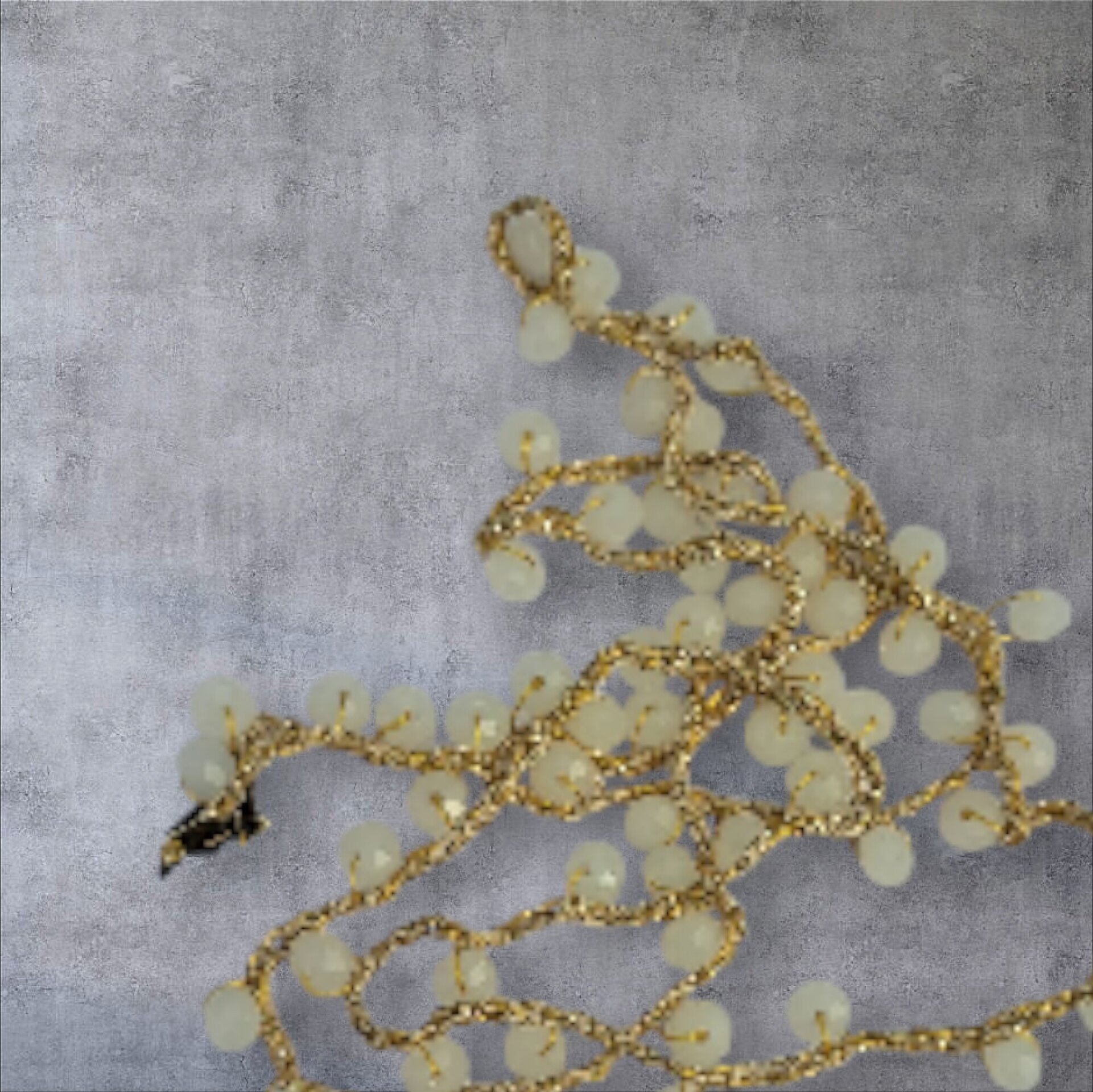 Collar blanco/oro - 1