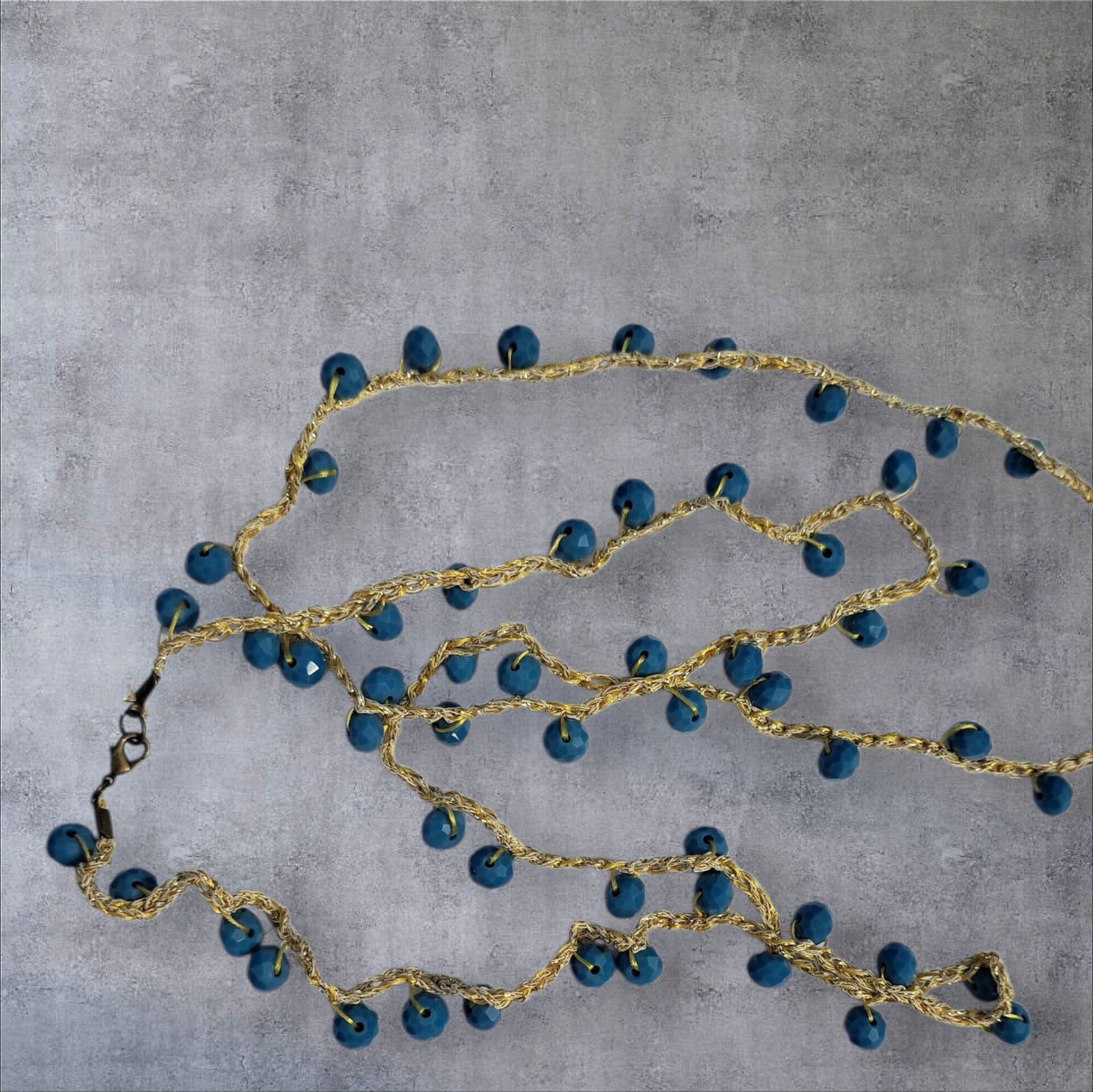 Collar azul gris/dorado - 1